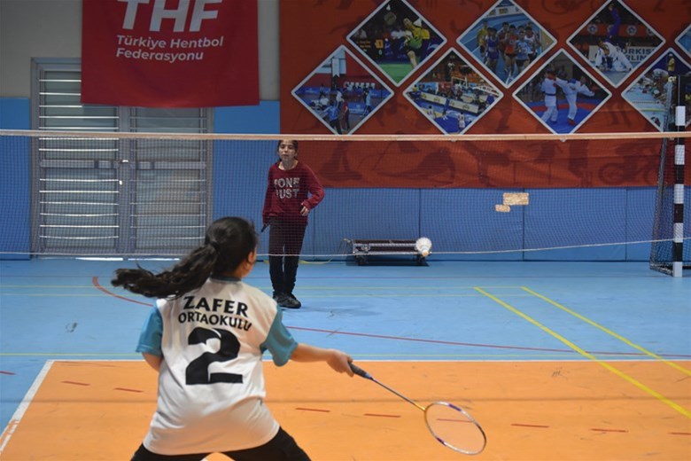 Okul Sporları Badminton müsabakaları sona erdi
