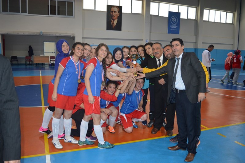 Futsal Kızlar Şampiyonu Atatürk Anadolu Lisesi