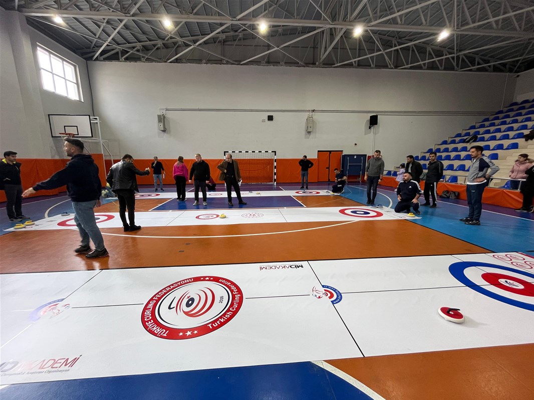 Sinanpaşa'da Öğretmenler Günü Coşkusu: Floor Curling Müsabakaları Tamamlandı