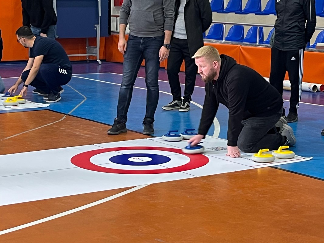 Sinanpaşa'da Öğretmenler Günü Coşkusu: Floor Curling Müsabakaları Tamamlandı