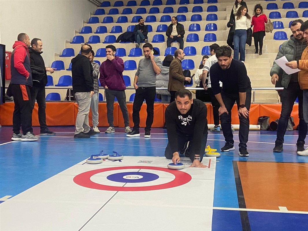 Sinanpaşa'da Öğretmenler Günü Coşkusu: Floor Curling Müsabakaları Tamamlandı