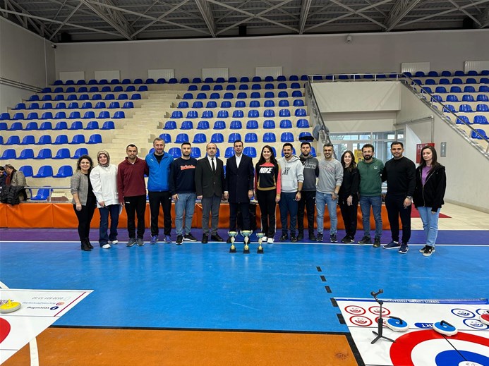 Sinanpaşa'da Öğretmenler Günü Coşkusu: Floor Curling Müsabakaları Tamamlandı