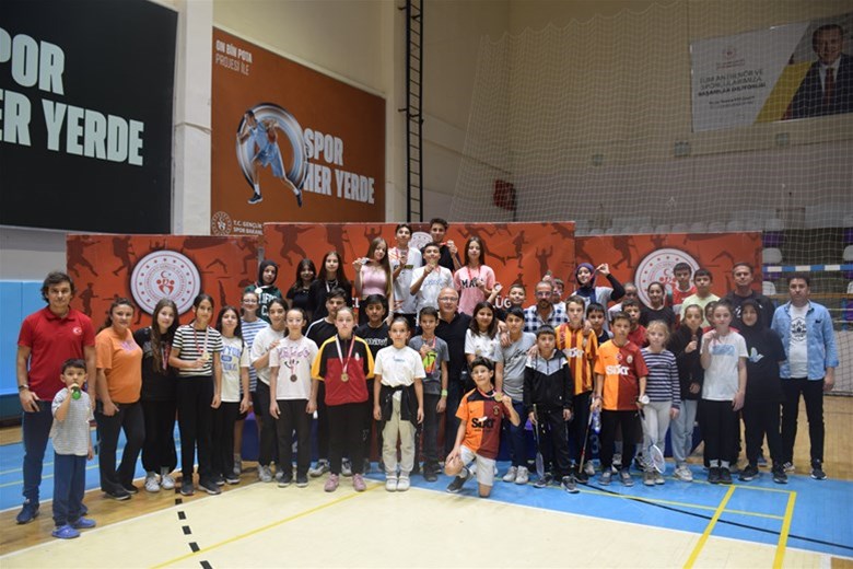 Kız Çocukları Haftası Badminton Müsabakaları Sona Erdi