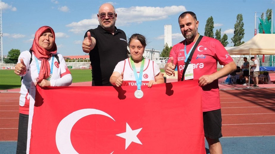 Münevvere Yılmaz’dan Avrupa’da 4 Madalya: Afyonkarahisar’a Gururla Döndüler