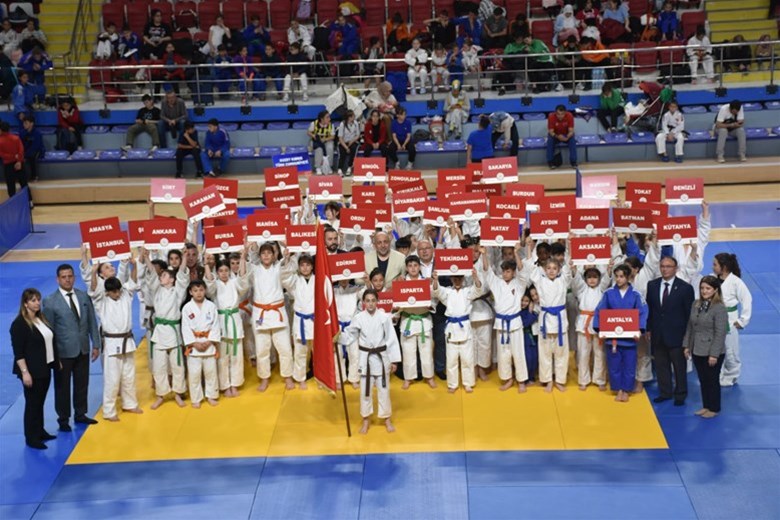 600 sporcunun katıldığı Okul Sporları Judo Küçükler Türkiye Şampiyonası Afyonkarahisar'da başladı
