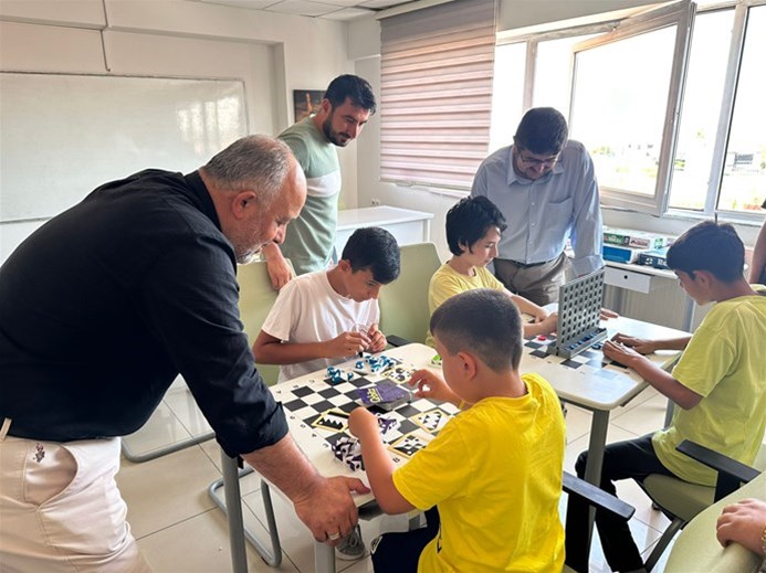 İl Müdürü Kasapoğlu Gençlik Merkezlerinde yaz okulu öğrencileriyle buluştu