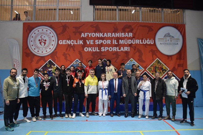 Okul Sporlarında Gençler Karate Müsabakaları Tamamlandı