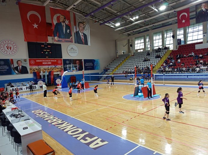Mini Kızlar Voleybol Coşkusu Tüm Hızıyla Sürüyor