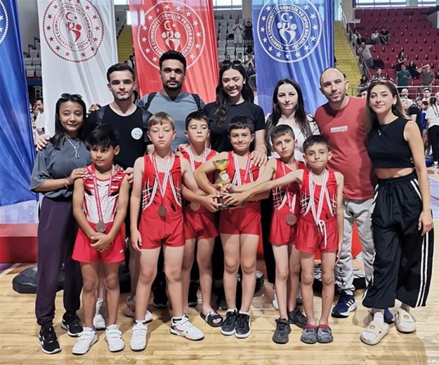 Afyonkarahisar’da Artistik Cimnastik Zafer Şenliği: 605 Sporcu Rekabet Etti, Afyon’dan Çifte Başarı Geldi