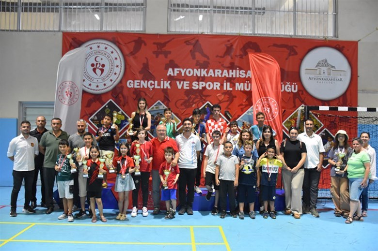 Afyonkarahisar’da 15 Temmuz Anısına Satranç ve Eskrim Turnuvaları Düzenlendi