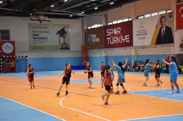 Okul Sporları Küçük Erkek ve Küçük Kız Hentbol İl Birinciliği Afyonkarahisar’da Tamamlandı