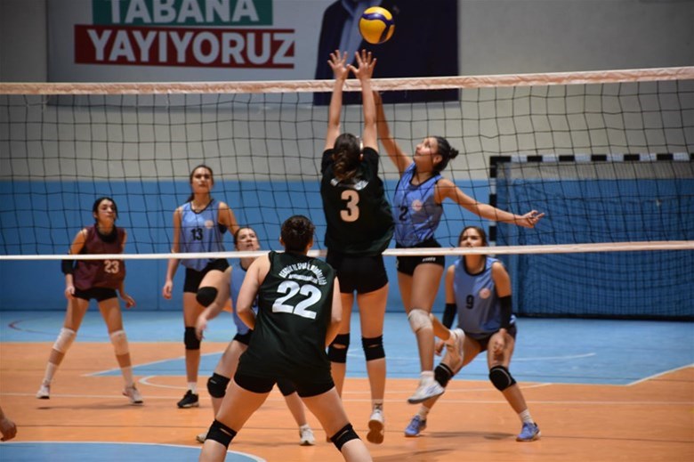 Afyonkarahisar’da Yurt Lig Voleybol Kız Şampiyonu Belli Oldu