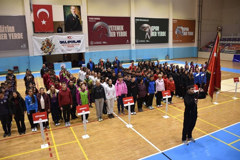 Afyonkarahisar’da Okul Sporları Hentbol Yıldızlar Grup Müsabakaları Başladı