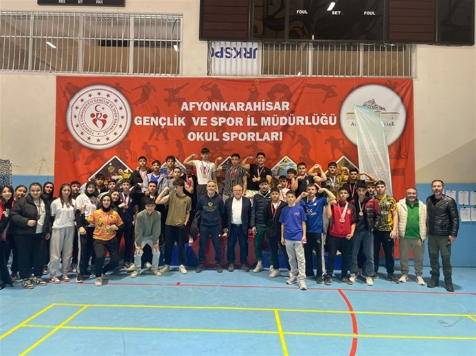 Afyonkarahisar’da Okul Sporları Gençler (B) Bilek Güreşi Müsabakaları Sona Erdi