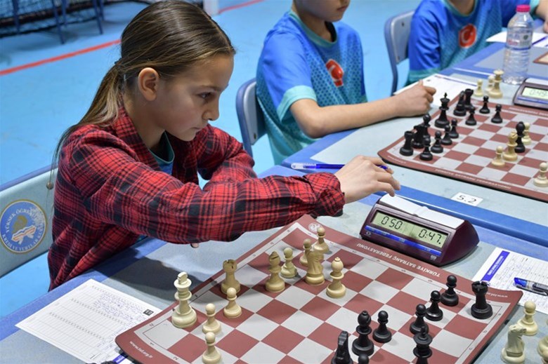 Afyonkarahisar’da Okul Sporları Satranç Müsabakaları Sona Erdi 