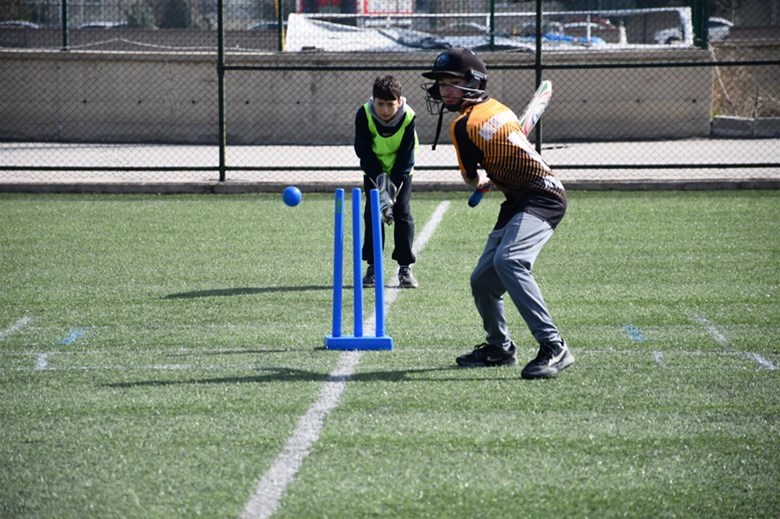 Okul Sporlarında Yıldızlar Kriket Sahasında Parladı