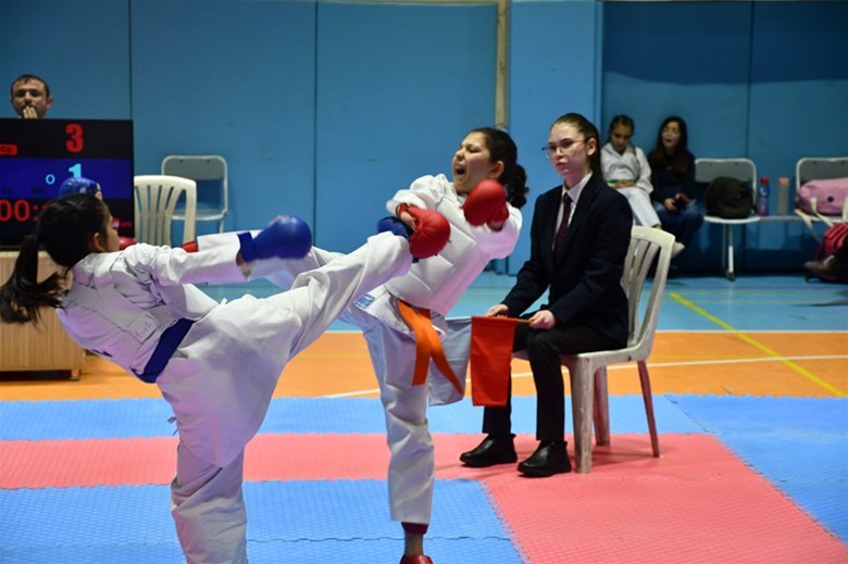 Yeşilay Haftası Kapsamında Afyonkarahisar'da Spor Müsabakaları Düzenlendi