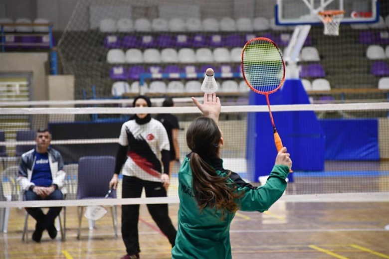 Okul Sporları Badminton Yıldızlar Grup Müsabakaları Afyonkarahisar’da Başladı