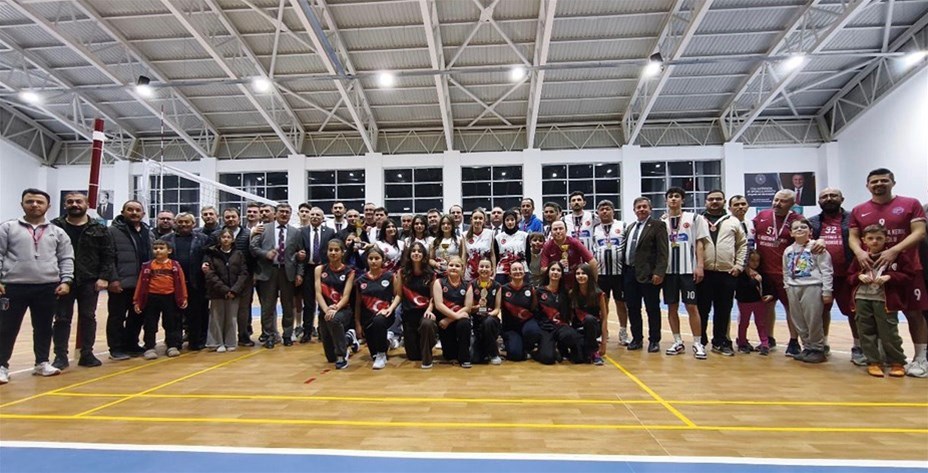 Çay'da 2025 Aile Yılı Kurumlar Arası Voleybol Turnuvası Tamamlandı