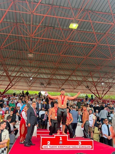 Afyonkarahisarlı Güreşçi Yiğit Aktaş, Tarihi Kırkpınar Yağlı Güreşleri'nde Şampiyon Oldu