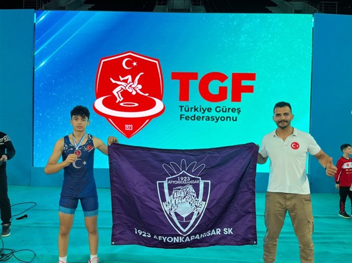 Afyonkarahisarlı Güreşçi Ömer Akkaya’dan Türkiye İkinciliği