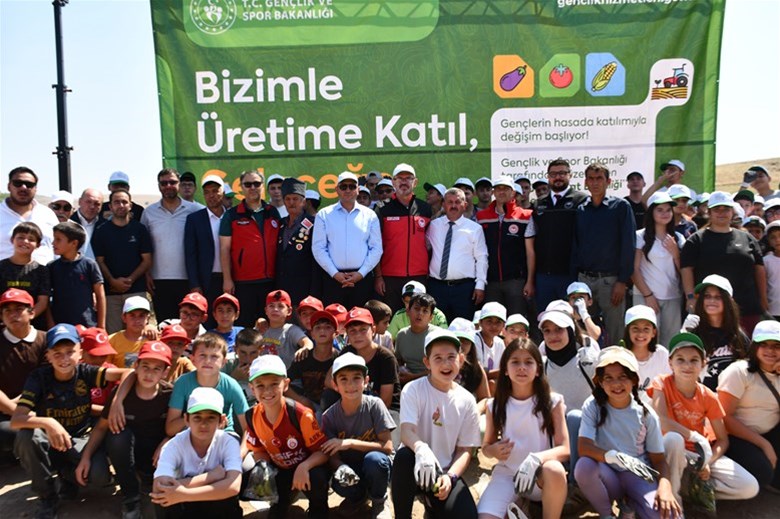Çıkrık Beldesi’nde "Gönüllü Hasat Etkinliği" Düzenlendi