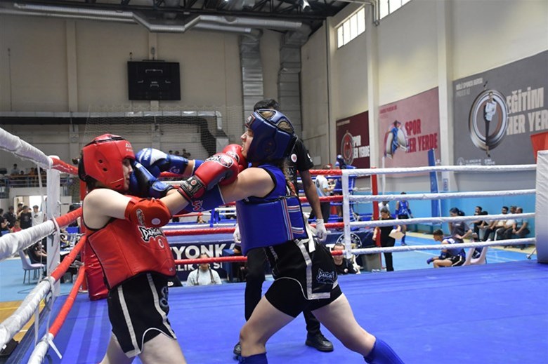 Afyonkarahisar’da İller Arası Zafer Kupası Muaythai Müsabakaları Başladı