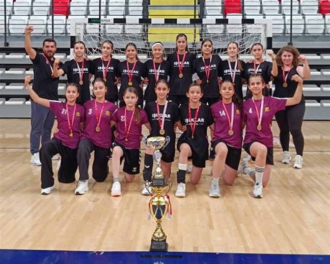 Türkiye ANALİG’de Afyonkarahisar Kız Hentbol Takımı Türkiye Şampiyonu Oldu