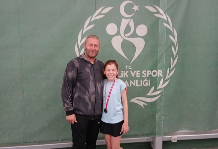 Hafsa Zehra Çınar, 12 Yaş Türkiye Tenis Şampiyonası’nda Üçüncü Oldu