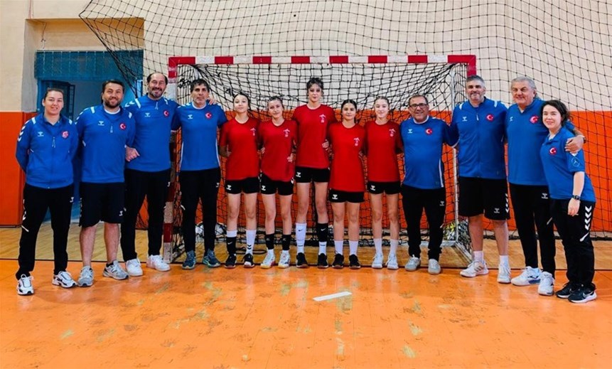 HENTBOL U15 MİLLİ TAKIM KAMPINA AFYONKARAHİSAR’DAN 5 SPORCU KATILDI